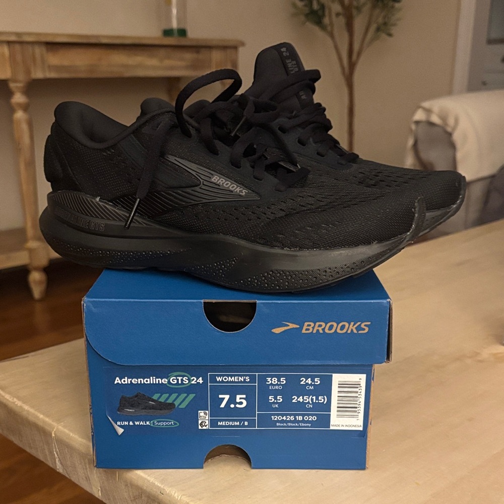 Brand new women’s adrenaline GTS 24